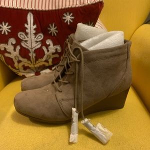 Dr Scholls Booties Size 9 New without box